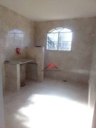 Imagem Casa com 2 dormitórios para alugar por R$ 955,00/mês - Trindade - São Gonçalo/RJ