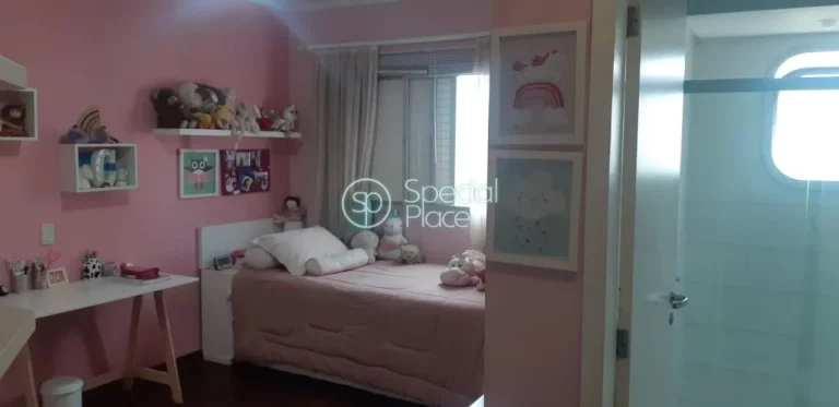Imagem Apartamento com 240m², 4 dormitórios, sendo 3 suítes, 4 vagas, living para 3 ambientes, varanda, ...