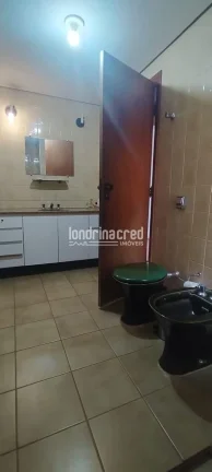 Imagem Apartamento no Edifício Mediterrâneo com 3 Quartos (1 Suíte), 4 Banheiros, Sacada, Sala Ampla, Cozinha e 2 Vagas de Garagem – Conforto e Espaço!