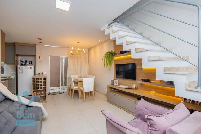 Imagem Sobrado com 3 quartos (1 suíte), 4 vagas de garagem à venda por R$ 780.000 - Pinheirinho - Curitiba/PR