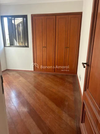 Imagem Este espaçoso apartamento de 100 m² está localizado em uma das regiões mais tradicionais de Camp...