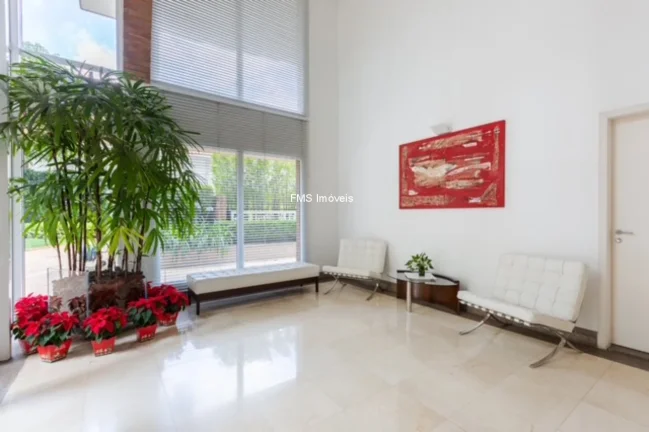 Imagem Imperdível apartamento à venda em Moema, São Paulo-SP: 3 quartos, 3 suítes, 2 salas, 4 vagas de garagem e 225m² de área!