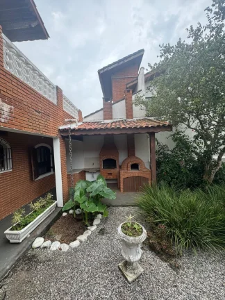 Imagem Casa 7 Dormitórios à Venda com Possibilidade de Permuta ? Balneário Oásis, Peruíbe