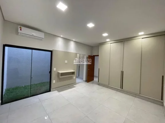 Imagem Casa de Alto Padrão à Venda no Jardim do Lago, Uberaba