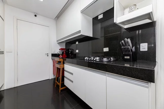 Imagem APARTAMENTO 3 QUARTOS NO BATEL 180,31m²