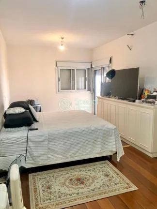 Imagem Excelente apartamento de 245 m², living para dois ambientes, varanda gourmet, 04 suítes com armár...
