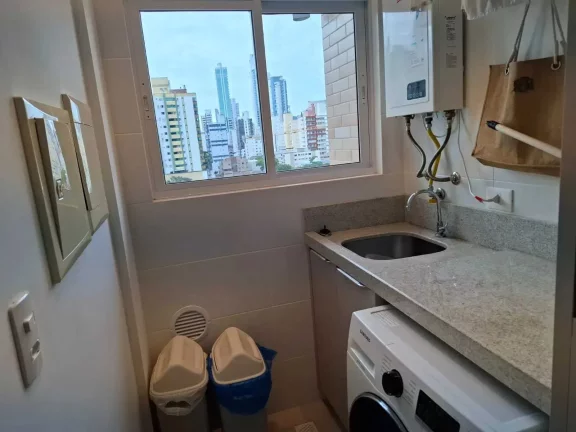 Imagem Apartamento com 2 dormitórios sendo 1 suíte e 1 vaga de garagem em Balneário Camboriú/SC