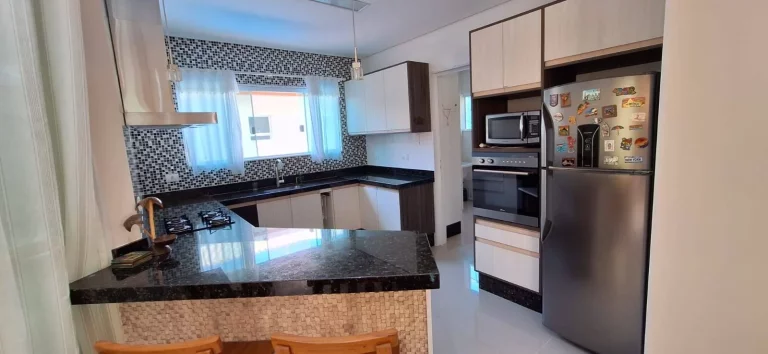 Imagem EXCELENTE IMOVEL, CASA COM 4 SUITES PISCINA E HIDROMASSAGEM, PERTO DA PRAIA