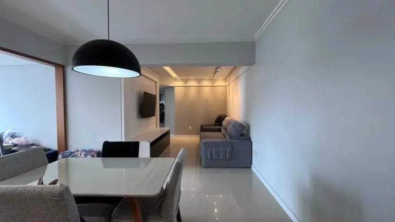 Imagem Apartamento com 2 dormitórios sendo 1 suíte e 2 vagas de garagem no Centro de Balneário Camboriú/SC