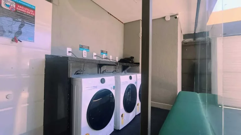 Imagem Casa dividida em 3 apartamentos independes rendendo R$ 8.570,00 de aluguel em Balneário Camboriú/SC