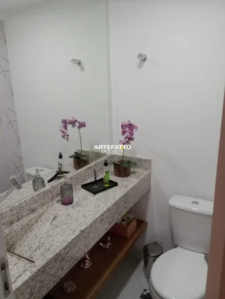 Imagem Com apartamento amplo de 106m2, com 3 dormitórios e 2 vagas de garagem