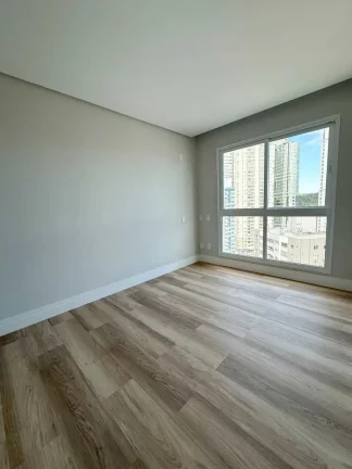Imagem Apartamento com 3 suítes e 2 vagas de garagem na Av. Brasil em Balneário Camboriú/SC