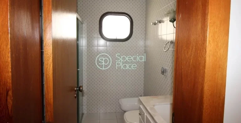 Imagem Amplo apartamento à venda com 4 quartos, sendo 2 suítes, e 4 banheiros no total. Este apartamento ...