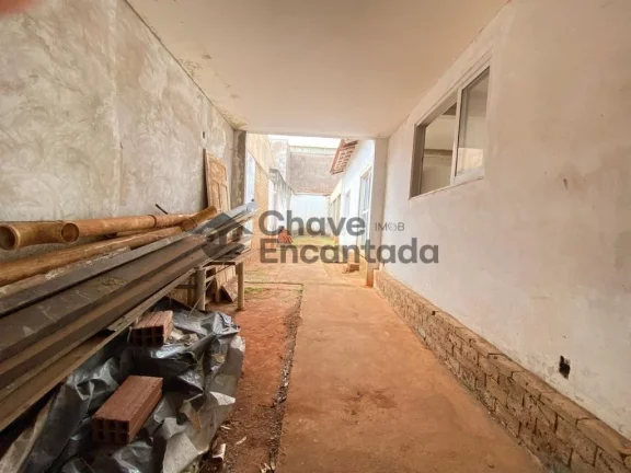 Imagem Casa semiacabada e totalmente estruturada.