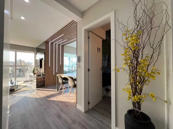 Imagem Apartamento finamente mobiliado com 3 suítes e 2 vagas de garagem em Andorinha - Itapema/SC