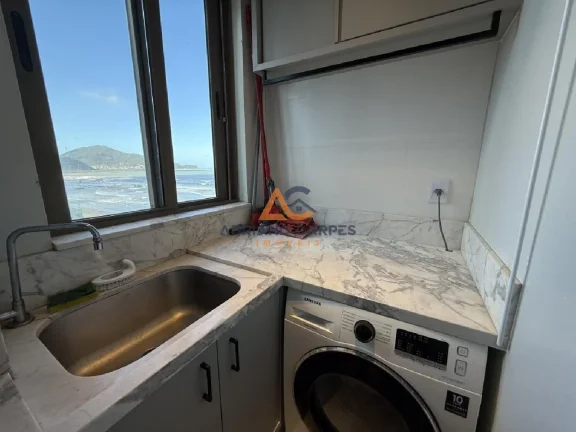 Imagem Cobertura duplex com 271m² de área privativa e 4 suítes, frente mar na Praia do Gravatá em Navegantes - Adriano Carpes Imóveis vende!
