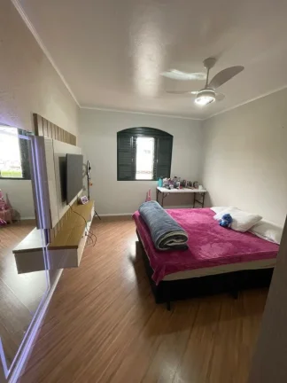 Imagem Casa para Venda em Santo André, Jardim Las Vegas, 4 dormitórios, 1 suíte, 2 banheiros, 2 vagas