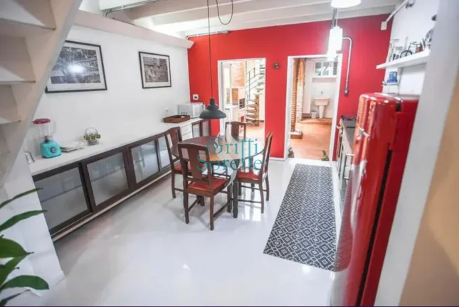 Imagem Casa/Sobrado de Vila à Venda em Pinheiros - São Paulo/SP.