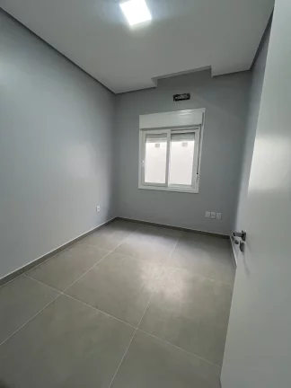 Imagem Casa de 3 quartos sendo um suine no Bosque dos Ipes