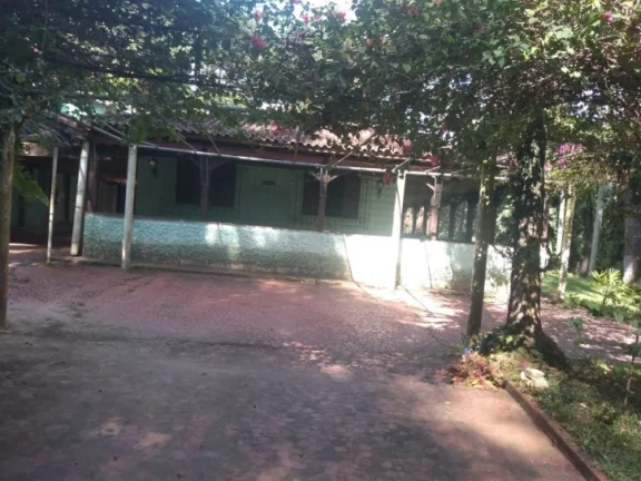 Imagem ???? "Um sítio DENTRO da cidade? Com 5 casas prontas e a 5 MINUTOS da represa!"