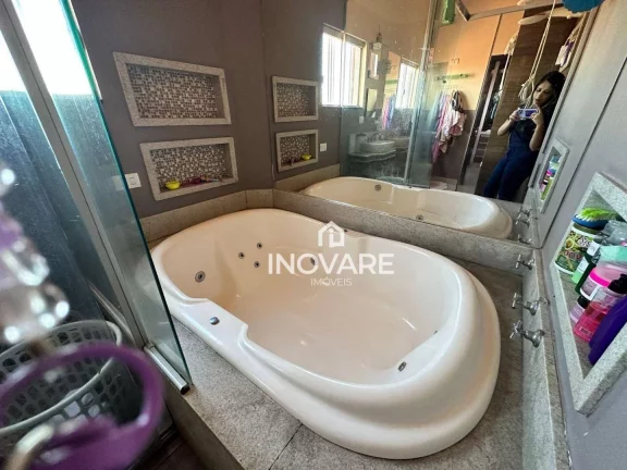 Imagem Casa com 4 dormitórios à venda, 206 m² por R$ 1.800.000,00 - Jardim América - Itumbiara/GO