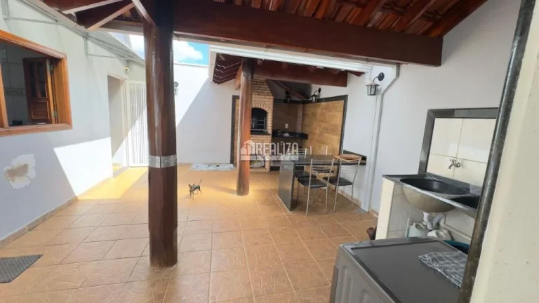 Imagem Casa à venda em Uberaba - 3 dormitórios, suítes, varanda gourmet!