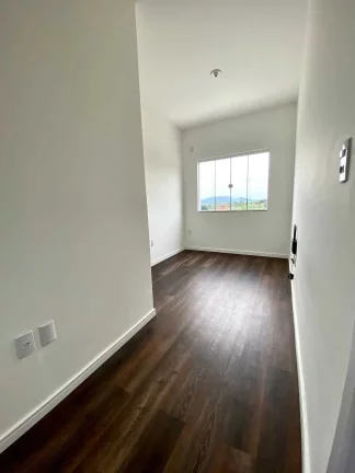 Imagem Casa com 3 dormitórios sendo 1 suíte e 2 vagas de garagem em Brusque