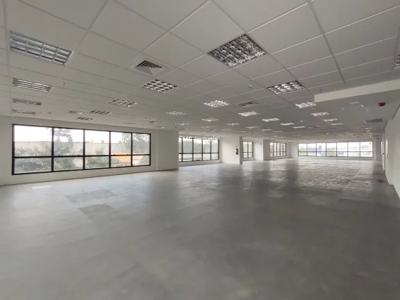 Imagem Conjunto comercial com 677m² para locação em Alphaville.