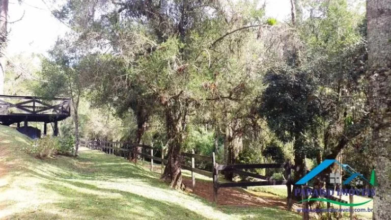 Imagem Paraíso Rural na Serra da Mantiqueira: Rancho com Vista Deslumbrante.