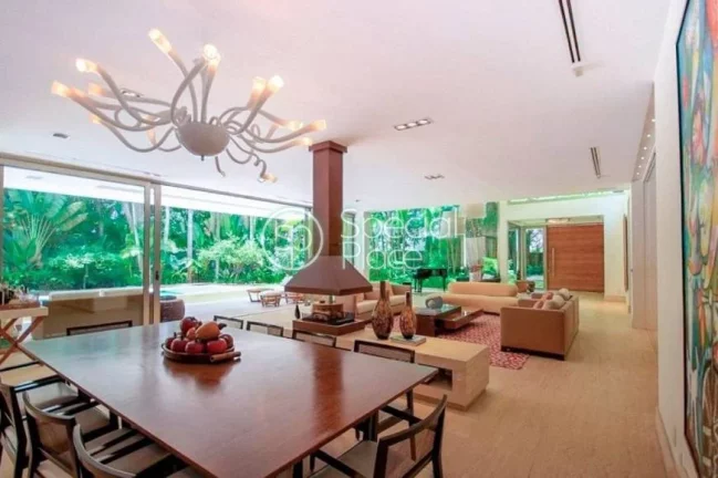 Imagem CASA ESPETACULAR, projetada por Mônica Drucker. Residência localizada em um verdadeiro refúgio no...