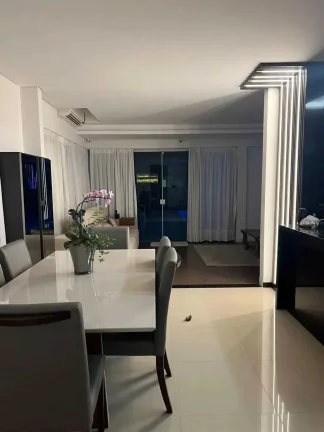 Imagem Casa mobiliada com 2 suítes e 2 vagas de garagem na Barra em Balneário Camboriú