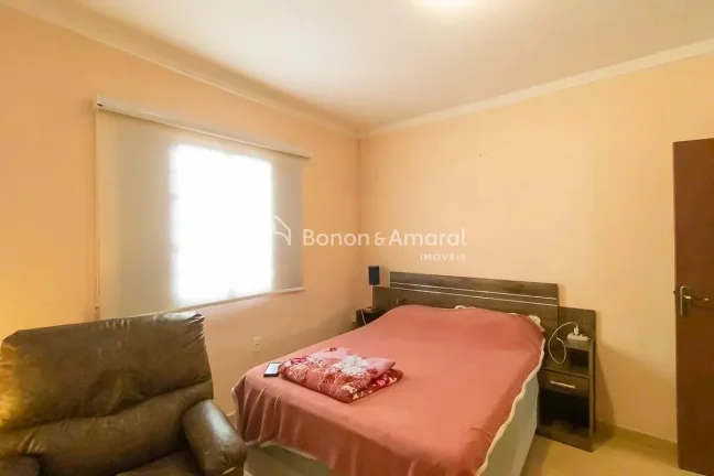 Imagem Apresentamos este imóvel amplo com 4 dormitórios e 2 banheiros, ideal para quem busca conforto e p...