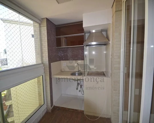 Imagem Apartamento com living amplo para 03 ambientes, terraço com churrasqueira, piso de mármore, sala d...