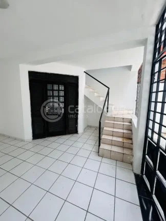 Imagem Excelente Casa em Lagoa Nova - Localização Estratégica e Amplo Espaço!