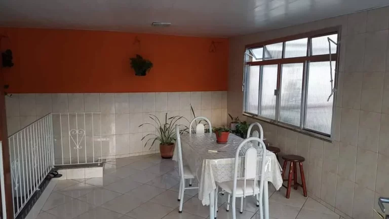 Imagem CASA COM 3 QUARTOS, SUITE, LOJA, SAUNA. NOVA FRIBURGO.