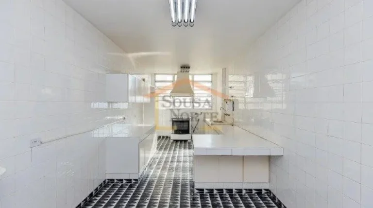 Imagem Apartamento com 254 m² de área, composto por 3 dormitórios, sendo 1 suíte, 4 banheiros, varanda,...