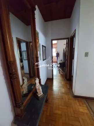 Imagem Casa com 4 dormitórios à venda, 255 m² por R$ 1.290.000,00 - Três Córregos - Teresópolis/RJ