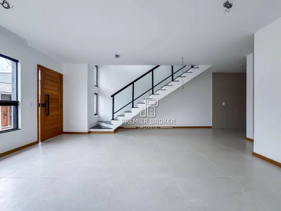 Imagem Casa com 3 dormitórios à venda, 131 m² por R$ 899.000,00 - Golfe - Teresópolis/RJ