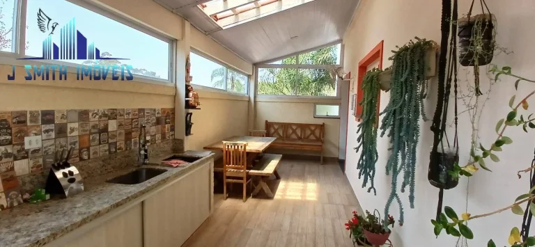 Imagem CASA AMPLA, 3 SUÍTES, QUINTAL GRANDE COM PAISAGISMO. COND. C/ LAZER