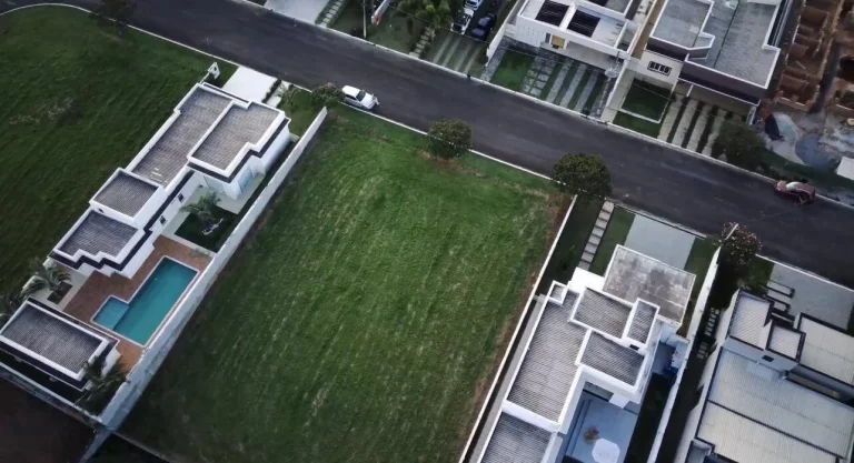 Imagem Lotes de 600m² no condomínio Flamboyan com Parcelamento direto