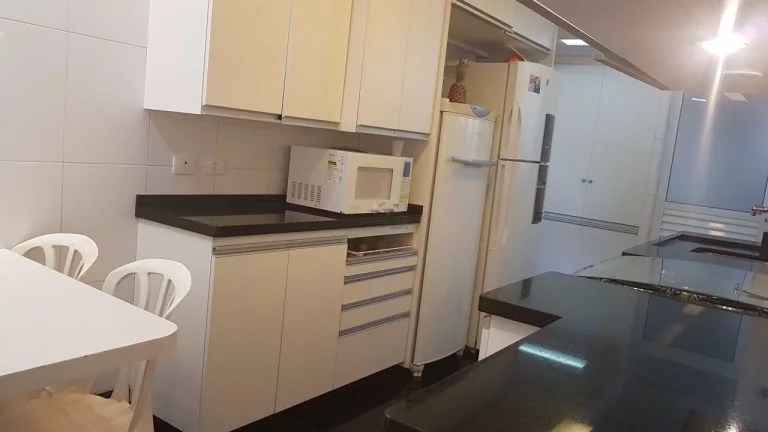 Imagem Apartamento amplo e bem dividido, ensolarado, com living para 02 ambientes, 03 dormitórios sendo 01...