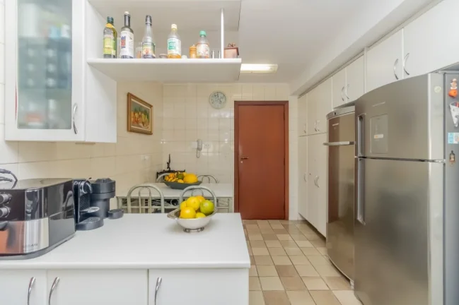 Imagem Apartamento Perdizes - 170M², 4 Dorms, 2 Suítes, 3 Salas, 3 Vagas Demarcadas, Face Norte, Varanda, Armários, Depósito, Hidromassagem, Piscina.