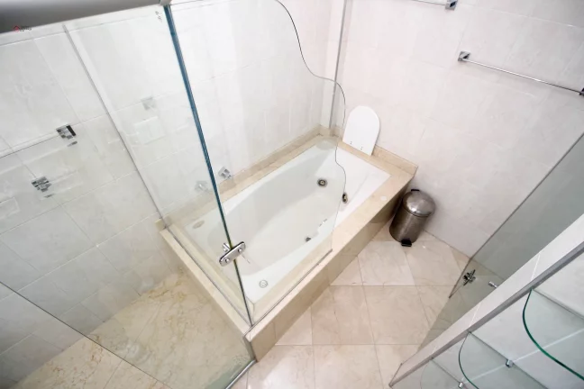 Imagem MARAVILHOSA COBERTURA DUPLEX EM MOEMA, EQUIPADA, COM 380 METROS. LINDA VISTA DA REGIÃO. PARA VENDA OU ALUGUEL.