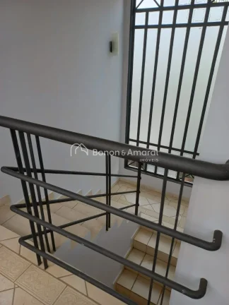 Imagem Localizada no sofisticado Residencial Parque dos Ipês, esta casa impressiona pelo espaço generoso ...