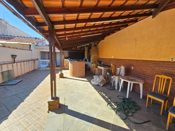 Imagem Casa com Corredor Lateral 197 m² 2 Dormitorios e 2 Vagas de Gargens
