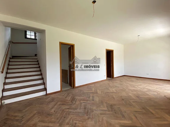 Imagem Casa à venda em Campos do Jordão - Casa nova com 03 suítes