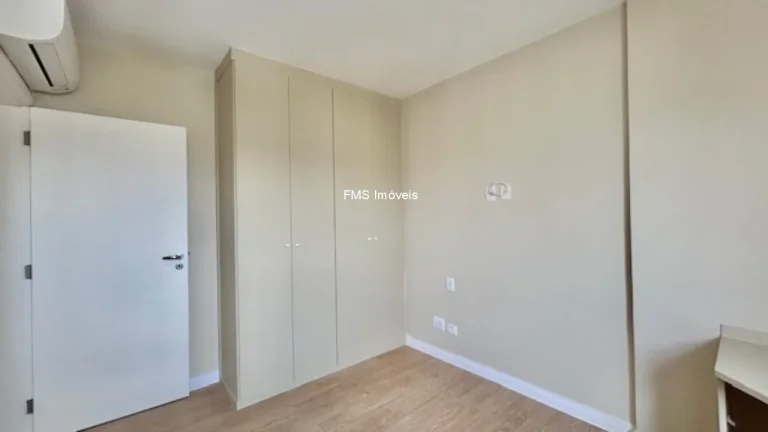 Imagem Apartamento à venda em Moema, SP: 3 quartos, 1 suíte, 1 sala, 2 vagas, 118m² de área. Venha conferir!
