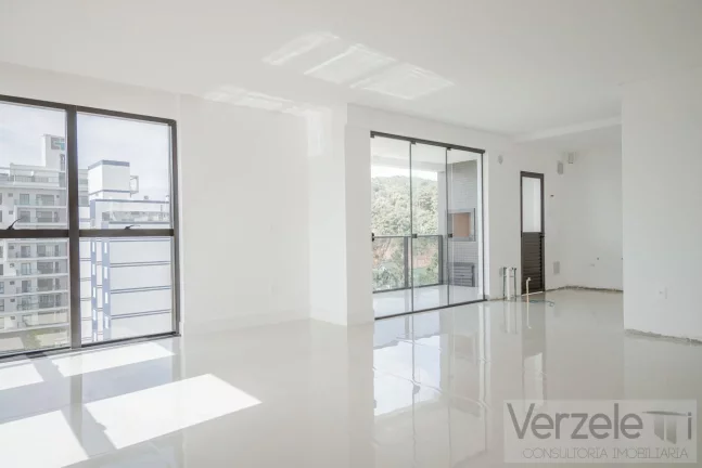 Imagem Apartamento 4 ou + dormitórios para Venda em Itajaí / SC no bairro Praia Brava
