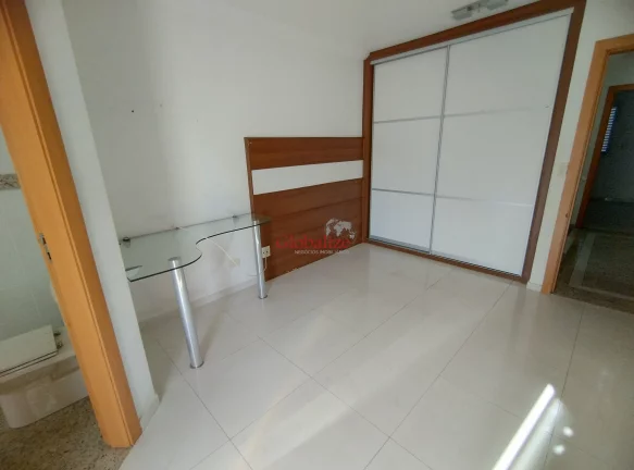 Imagem Triplex com 4 suítes, churrasqueira e piscina no bairro do Embaré em Santos por R$1.600.000,00