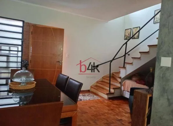 Imagem Casa no Campo Belo - SP com 3 dormitórios sendo 1 suíte.